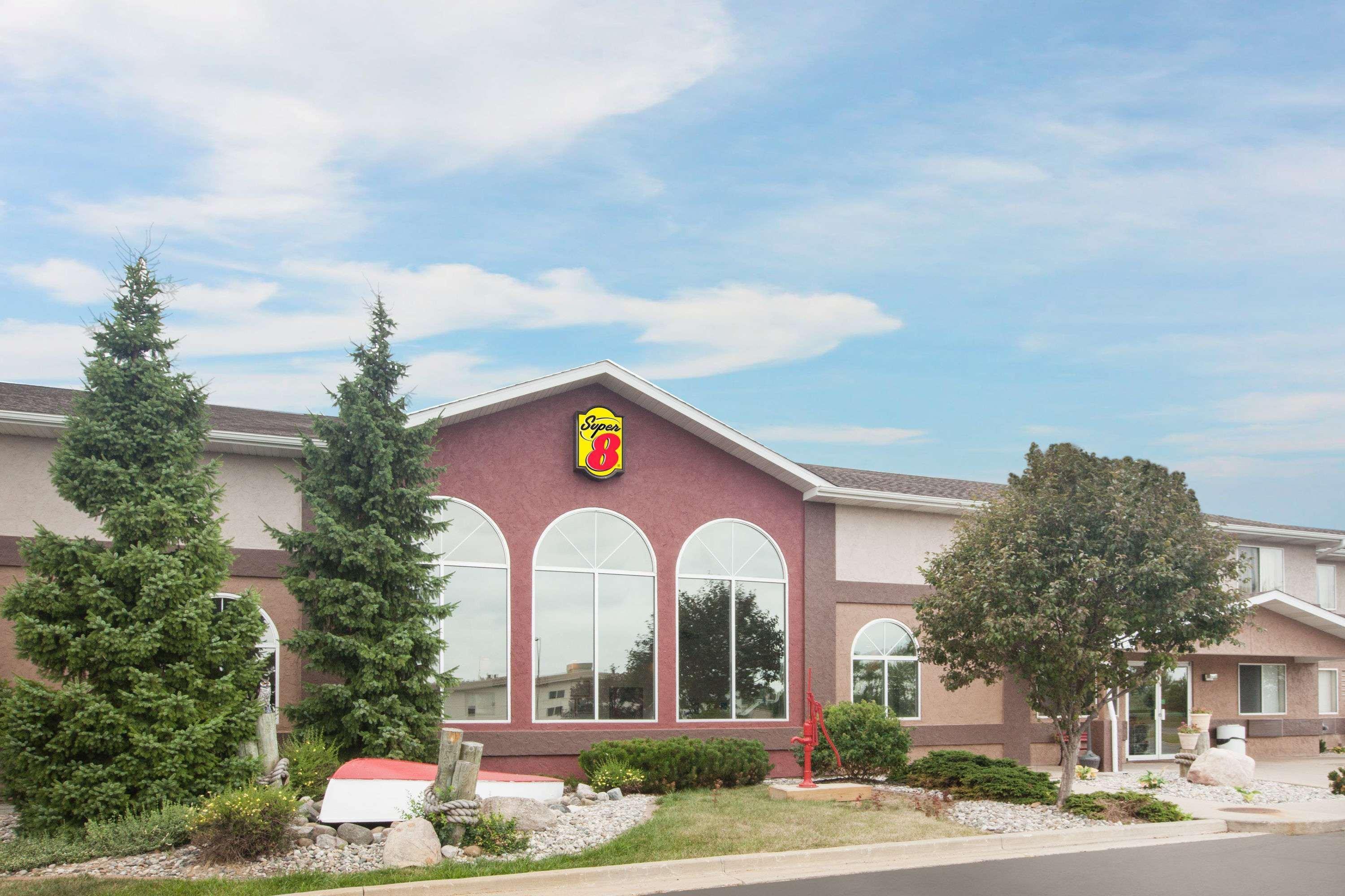 Super 8 By Wyndham West Branch Hotel Exterior photo