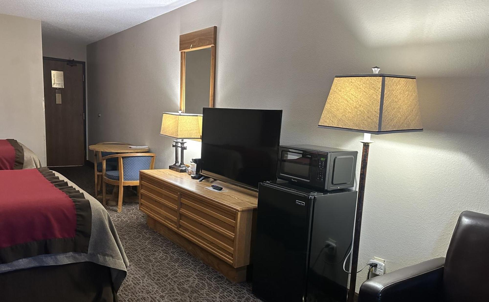 Super 8 By Wyndham West Branch Hotel Exterior photo